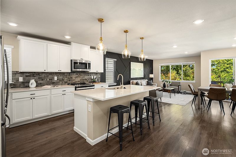 5th image of 6716 34th Avenue SW