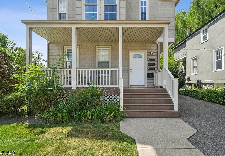 141 Walnut St #2 — Photo 1