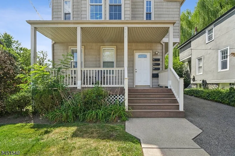 141 Walnut St #2