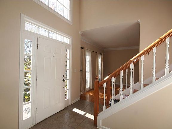 4th image of 909 Feather Creek Ln