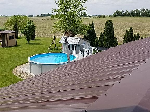 Pool house & above ground pool