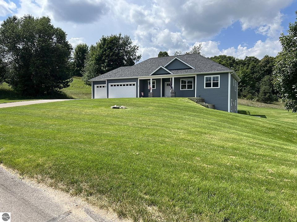 1581 Saffron Cir, Traverse City, MI 49696 Zillow