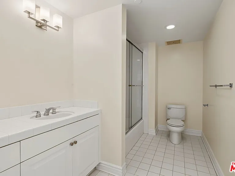 430 N Oakhurst Dr #Penthouse 406 — Photo 35