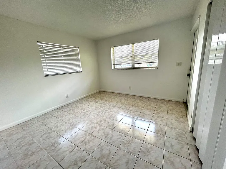 6140 SW 41st Ct — Photo 25