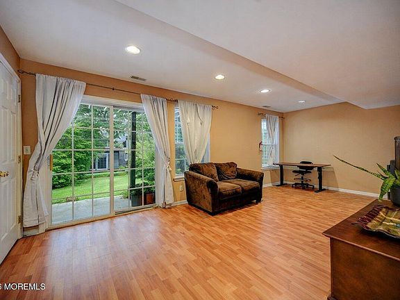 4th image of 319 Bernard Dr