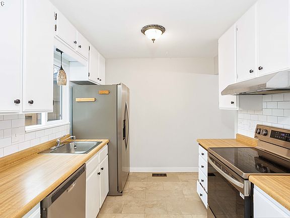 4th image of 17582 NW Rolling Hill Ln