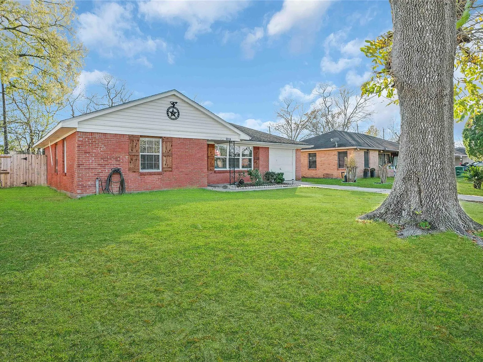 3 bed, 1.0 bath, 1230 sqft, $1,800 — Photo 2