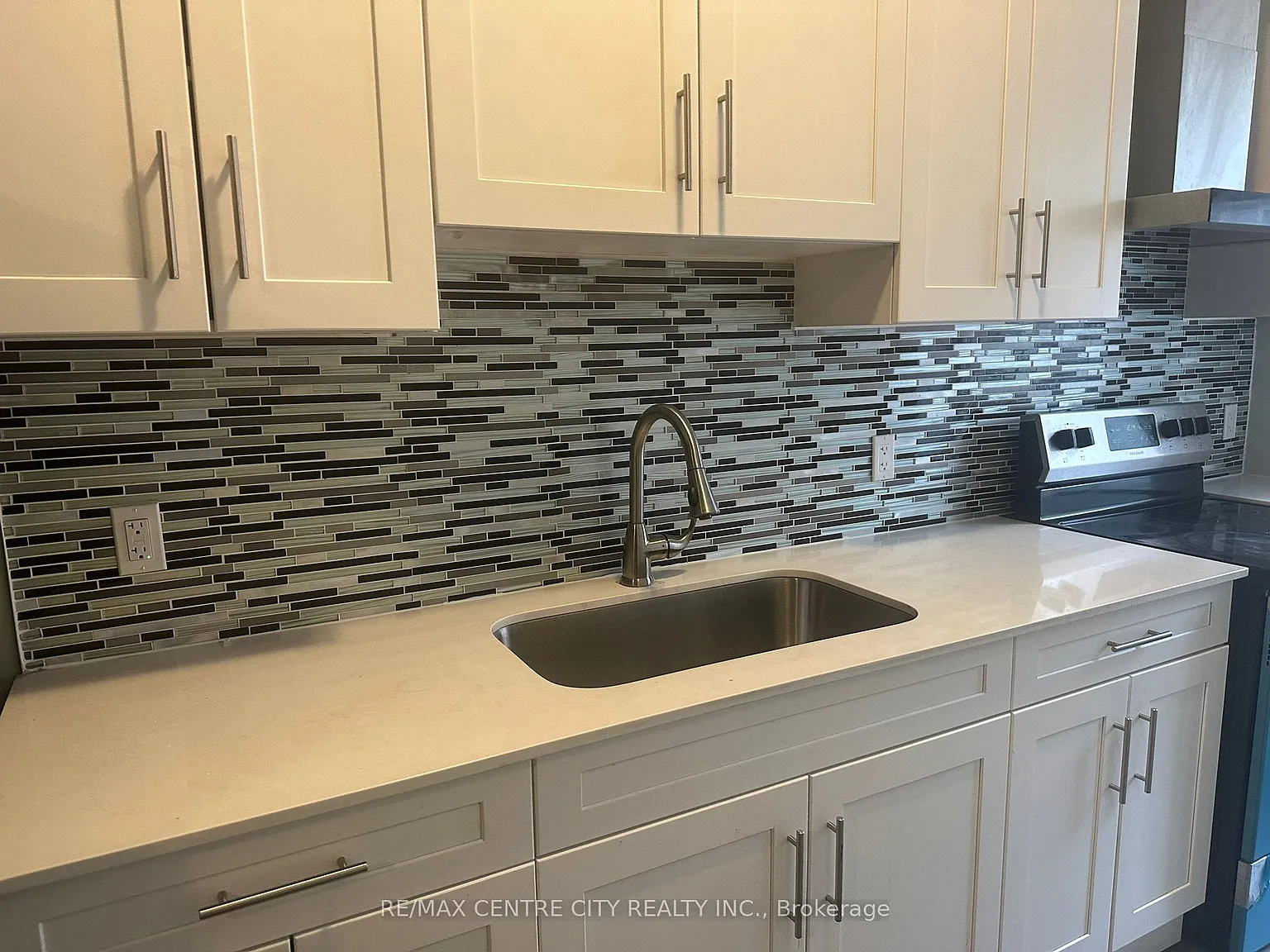 362 Richmond St — Photo 2