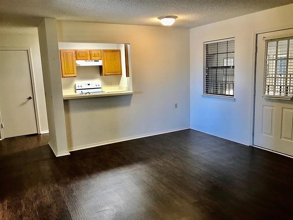 1st image of 1304 Halsell St APT 206
