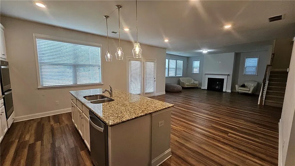 5 bed, 4.0 bath, 3425 sqft, $2,750 — Photo 3