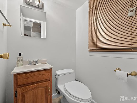 4th image of 8 Growney St