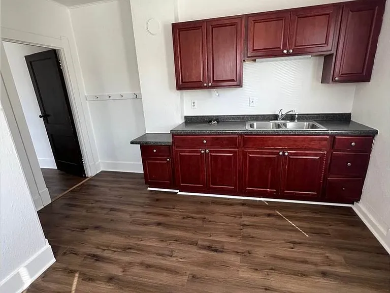 702 N Washington St — Photo 2