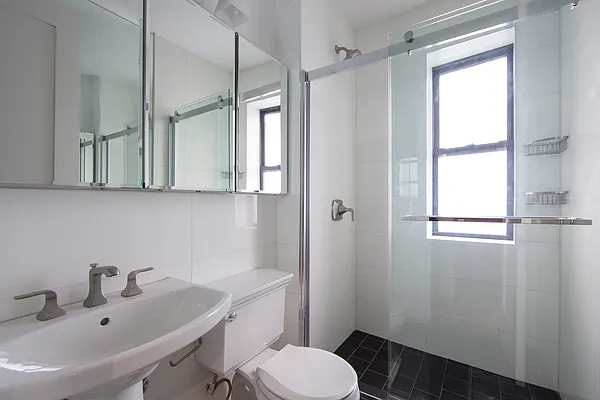 Rented by R New York | media 9