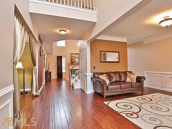 3rd image of 213 Amelia Ln
