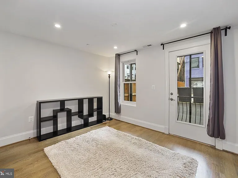 2298 Champlain St NW #B — Photo 33