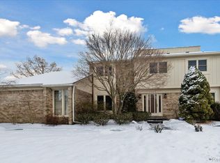 5965 Crestwood Dr, West Bloomfield, MI 48322
