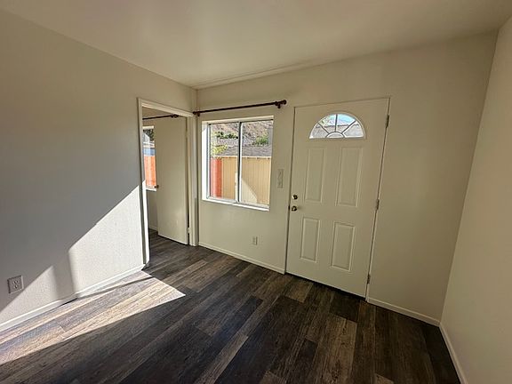 5th image of 365 E McFarlane Dr