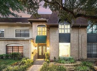 29 Bayou Pointe Dr, Houston, TX 77063