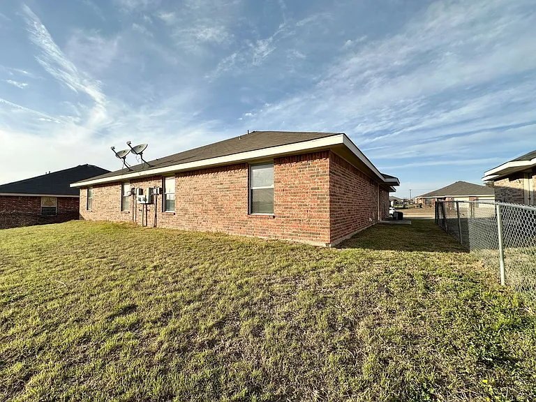 2604 Alma Dr — Photo 24