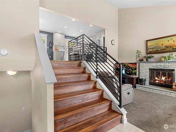 5th image of 735 11th Street NE