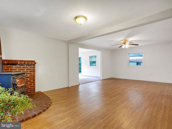 5th image of 18 Sunnyside Dr