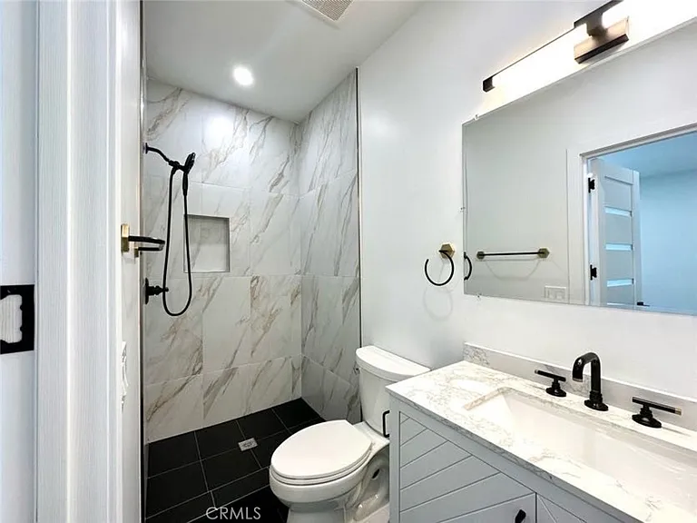6255 Woodman Ave #201 — Photo 1