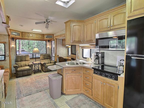 4th image of 6886 Forest Ave