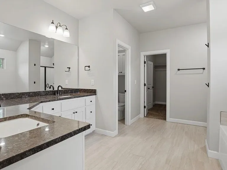 714 N Manning St — Photo 1