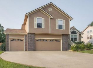 514 NE Leann Dr, Blue Springs, MO 64014