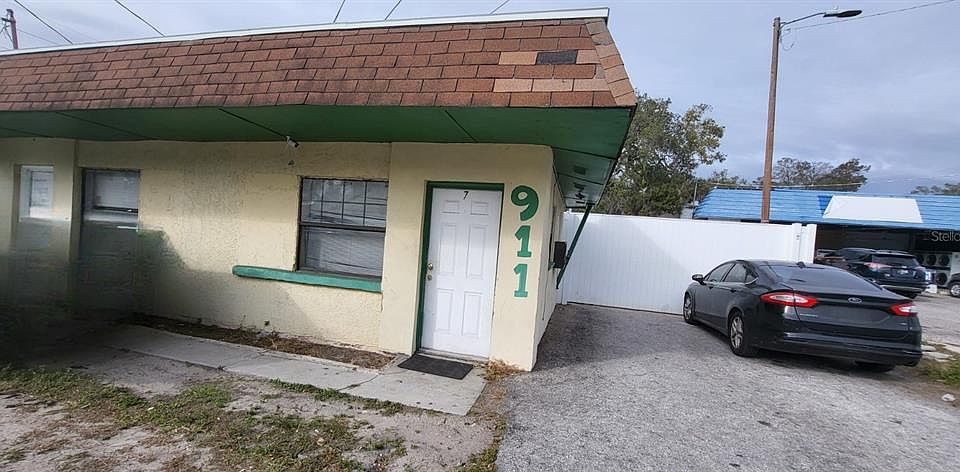 1st image of 911 W Waters Ave