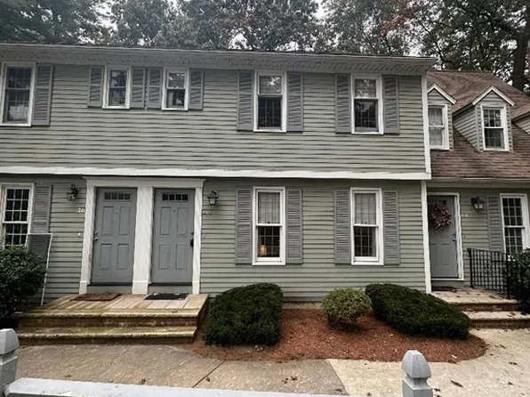 212 Wellman Ave, North Chelmsford, MA 01863