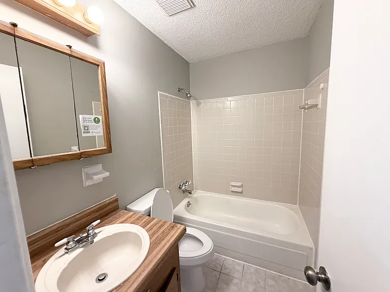 Elliott Dr — Photo 15