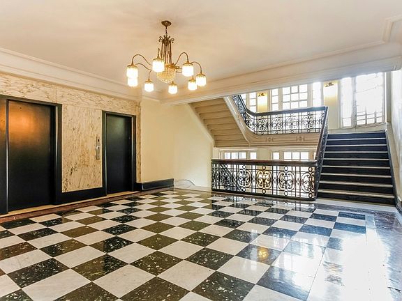 4th image of 2109 Broadway APT 10131