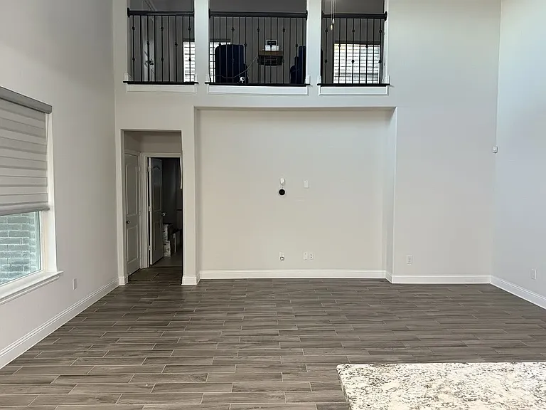 6842 Albany Park — Photo 7