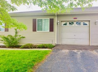 1154 Parkside Cir, Grand Blanc, MI 48439