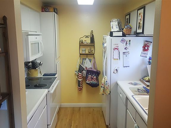 3rd image of 2628 E 44th Ave
