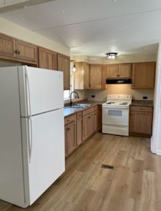 3rd image of 7 Sparkleberry Rd