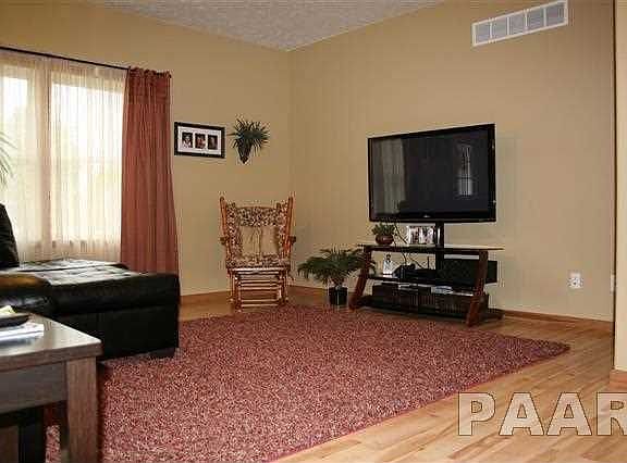 3rd image of 19 Bradford Dr