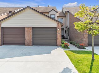 6619 Ridgefield Cir APT 104, West Bloomfield, MI 48322