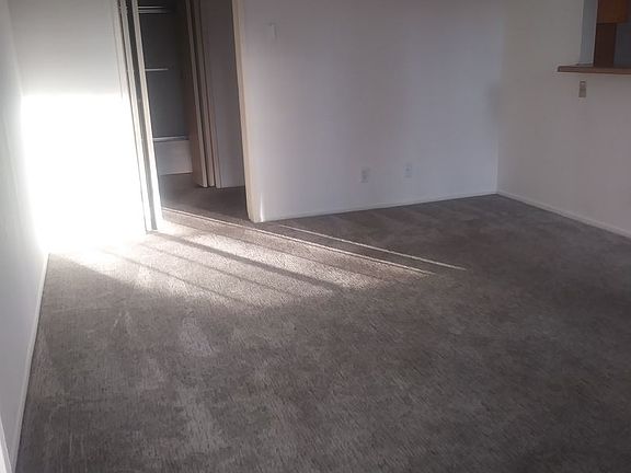 5th image of 21821 Saticoy St APT 10
