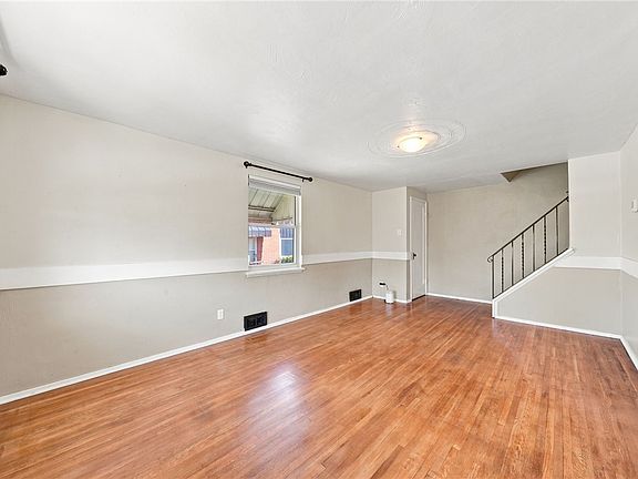 4th image of 1538 Woodbine St