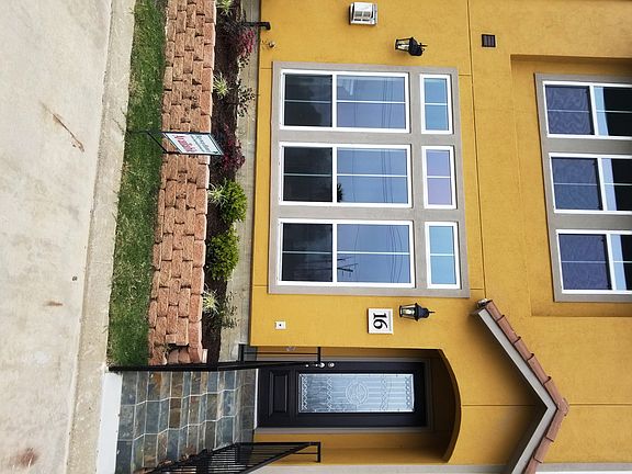 2nd image of 16 W Oaks Dr