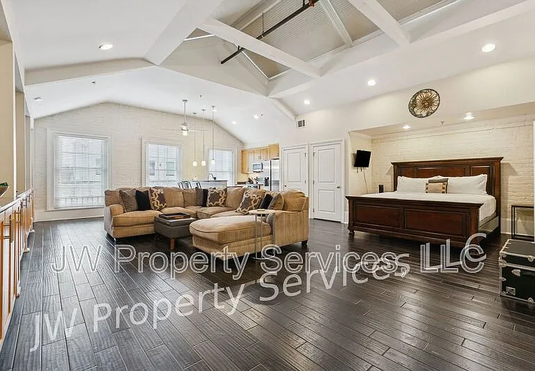 339 Carondelet St #4F — Photo 2