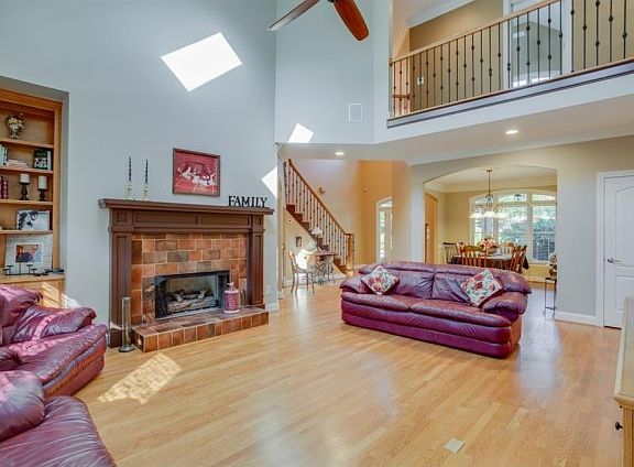 5th image of 4557 Thornbury Close Way