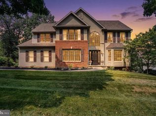 410 Sarah Woods Dr, Red Lion, PA 17356
