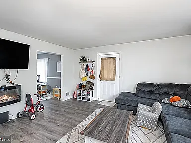 9728 Bragg Ln — Photo 5
