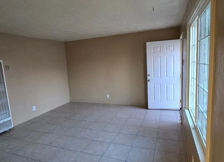 3435 E Terrace Ave — Photo 2