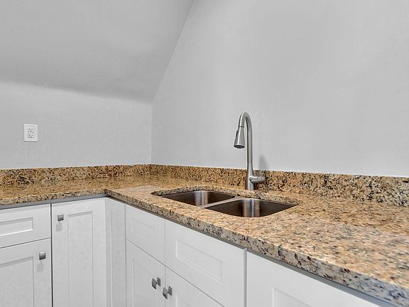 3rd image of 3565 Pape Ave APT 3