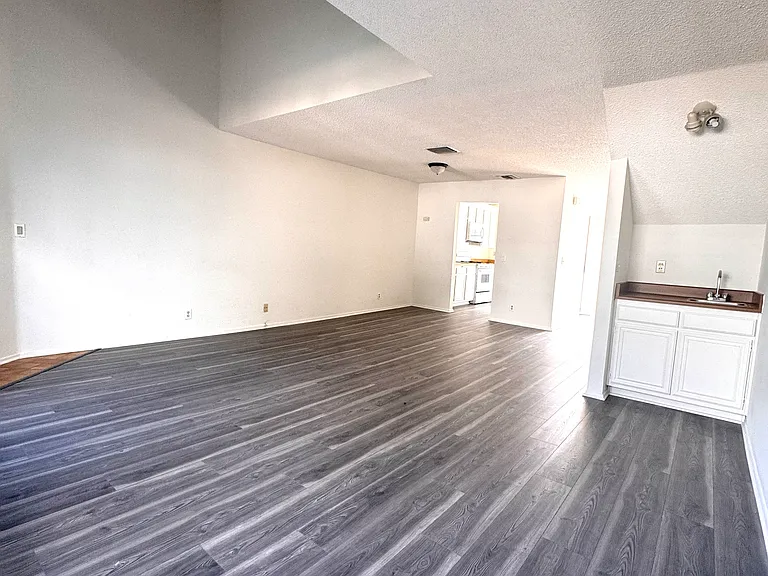 14468 Benefit St #5 — Photo 4