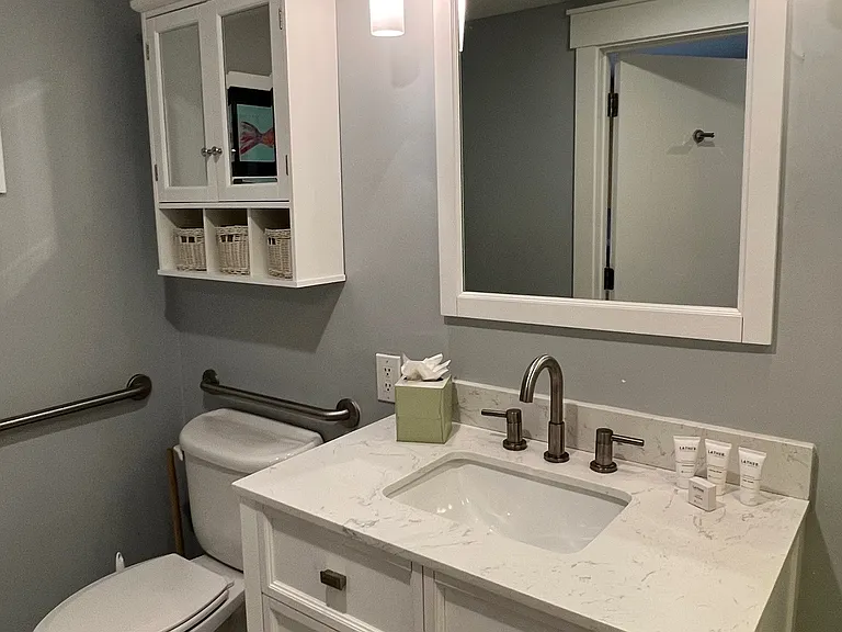 Bath vanity & storage